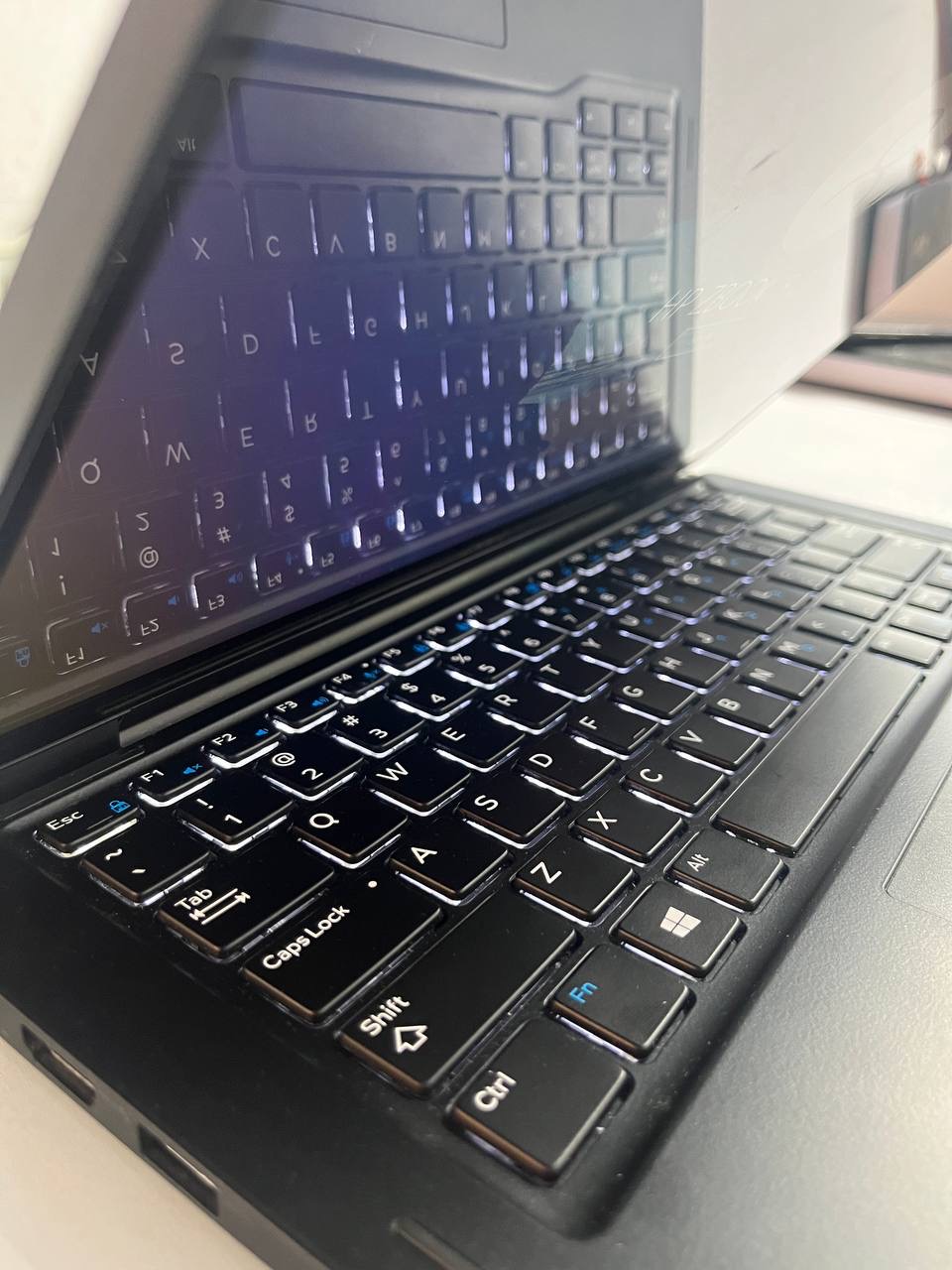 گالری عکس های محصول لپ‌تاپ دل (DELL) مدل 7390 2in1-شماره-4